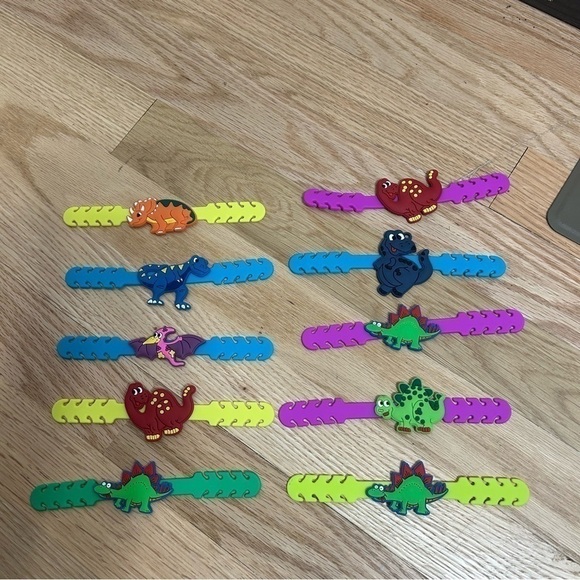 Dinosaur Ear Saver Bundle Kids Face Mask Holder Silicone Reusable Colorful NEW - Picture 2 of 5